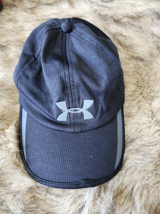 Under Armour Other - Under Armour Black Unisex Hat with Gray Reflective Logo